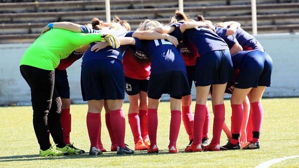 Die Frauen des SV Schameder setzen zum Kreispokal-Finale gegen die Sportfreunde Siegen einen Fanbus ein. Archivfoto: Thomas Farnschläder