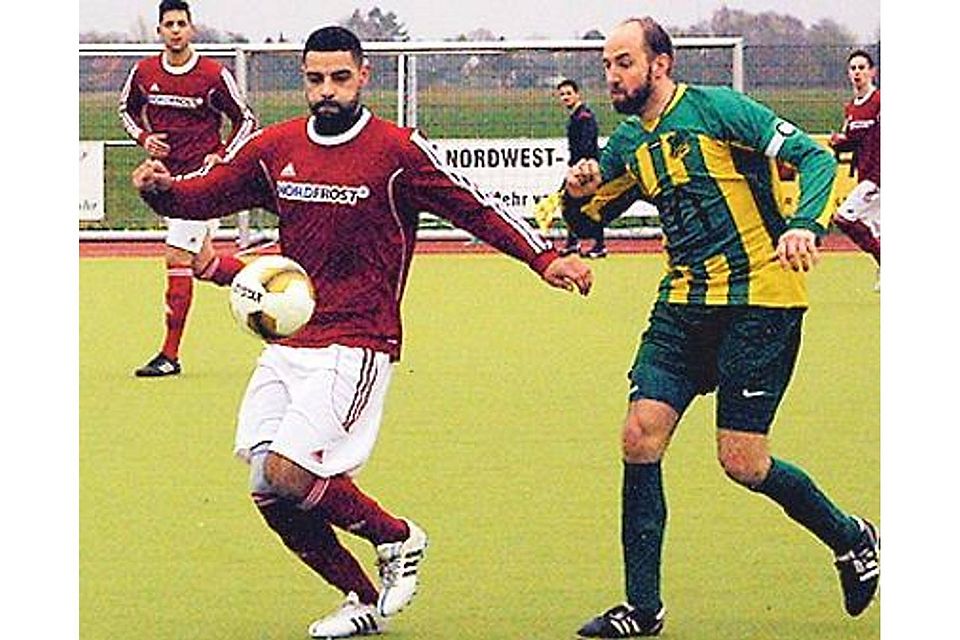 Durchgesetzt hat sich der Heidmühler FC (rote Trikots) beim TSV  Abbehausen. Thorsten Sanders