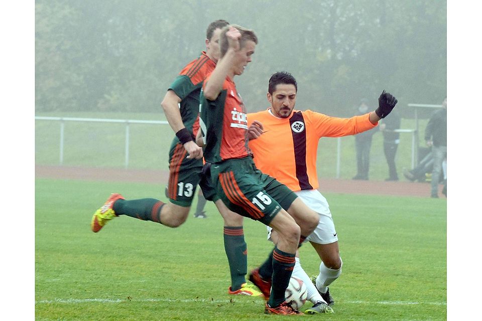 Saban Atav (rechts) ist vom FC Fürth zu A-Ligist Anatolia Birkenau gewechselt. Archivfoto: Jürgen Strieder