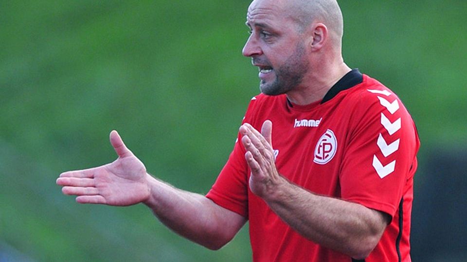 Vertrag verlängert: Reinhard Völdl bleibt Trainer beim 1. FC Passau.  F: Geisler