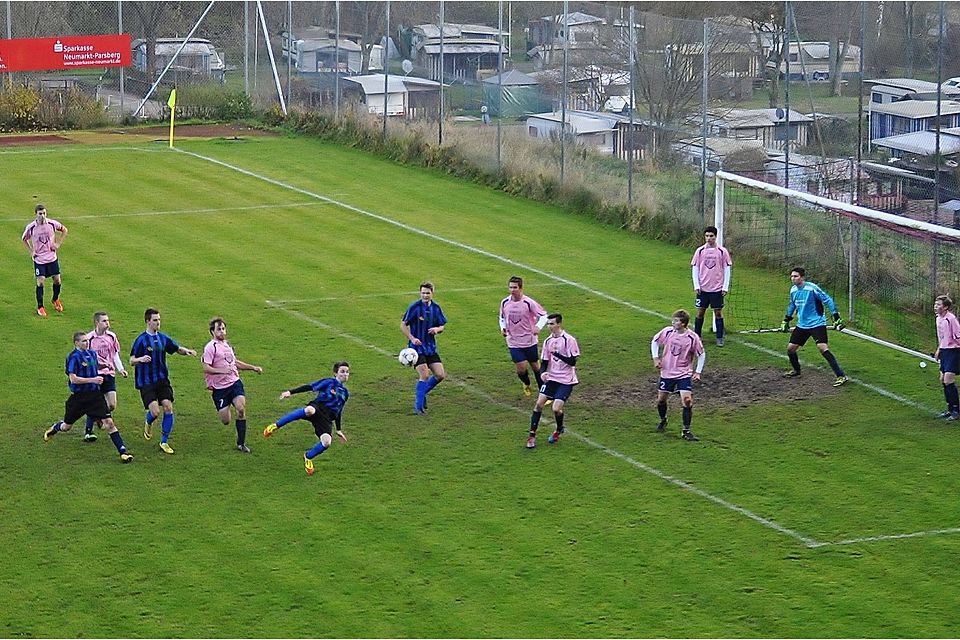 Tangrintel kann als erstes Team in Breitenbrunn dreifach punkten. F: Peter