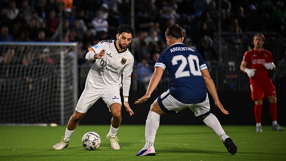 Deutschland gewinnt das Auftaktspiel gegen Argentinien.