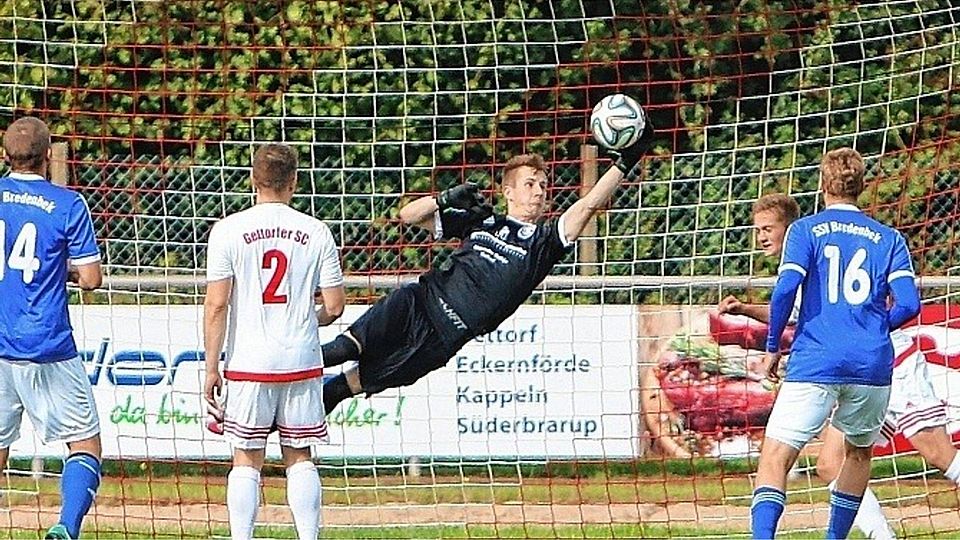 Torhüter Julian Wilde (Mitte) sorgte vor der Pause mit starken Paraden dafür, dass der GSC II das Zu-Null hielt. Am Ende hieß es 2:2.Pil