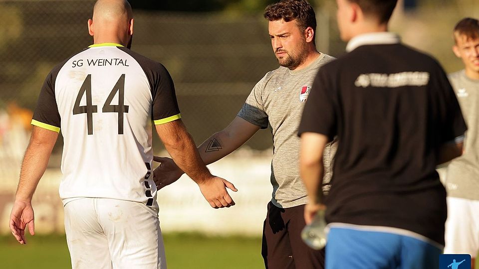 Eilt mit seiner Mannschaft von Sieg zu Sieg: Weintal-Trainer Dominik Bosl.