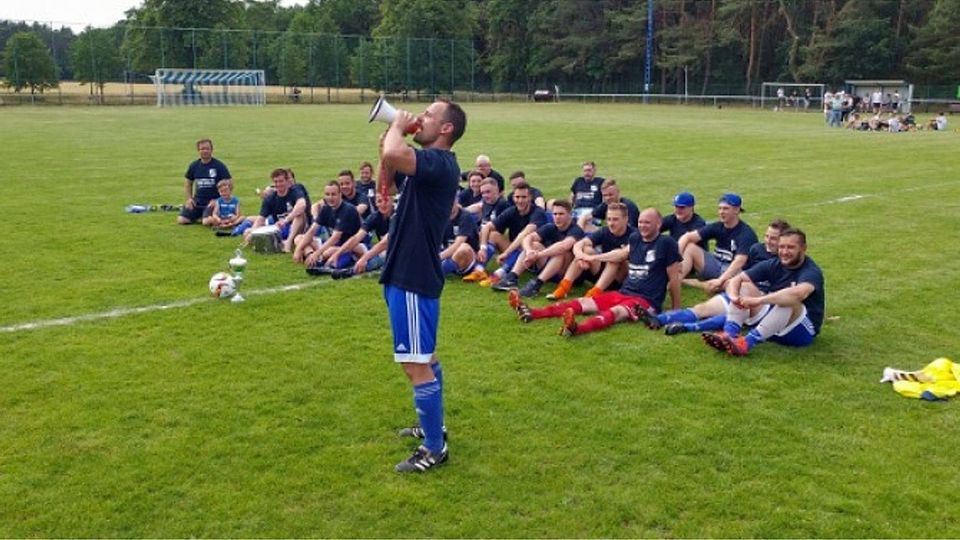 SV Grieben 47 bejubelt den Titel in der Kreisoberliga     (F. Christian Voigt)