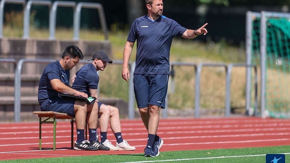 Sah trotz Niederlage eine gute Leistung seines Teams: FCE-Trainer Carsten Weber. 