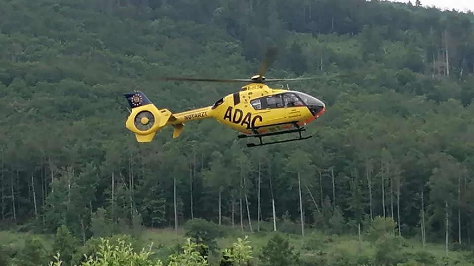 Wegen einem medizinischen Notfall transportierte der Rettungshubscher den Betroffenen in Medard ab. Das Spiel gegen die SG Alsenztal wurde im Nachgang abgebrochen.  