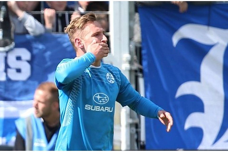 Manuel Fischer schießt die Stuttgarter Kickers zu einem 3:2-Erfolg bei Preußen Münster. Pressefoto Baumann Manuel Fischer schießt die Stuttgarter Kickers zu einem 3:2-Erfolg bei Preußen Münster. Pressefoto Baumann