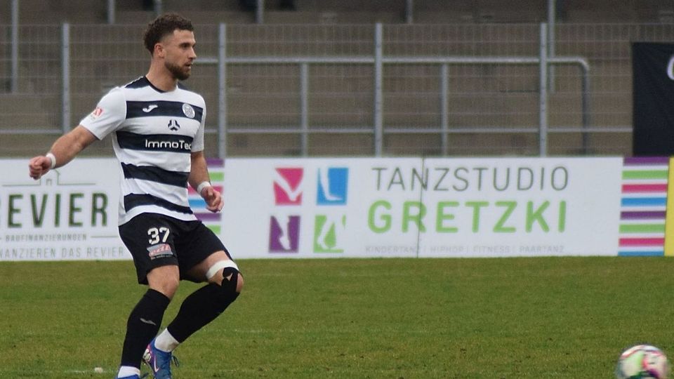 Wattenscheids Verteidiger Albin Thaqi dürfte sich über den ersten Doppelpack seiner Laufbahn wenig gefreut haben.