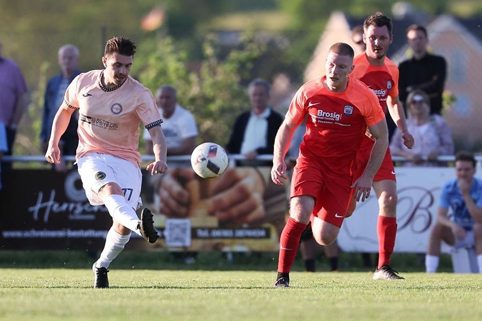 Giuseppe Burgio, hier noch im Trikot des SV Hummetroth im Pokalfinale gegen Brensbach, spielt nun für die FSV Erbach. (Archivfoto) Foto: Joaquim Ferreira Giuseppe Burgio, hier noch im Trikot des SV Hummetroth im Pokalfinale gegen Brensbach, spielt nun für die FSV Erbach. (Archivfoto) Foto: Joaquim Ferreira