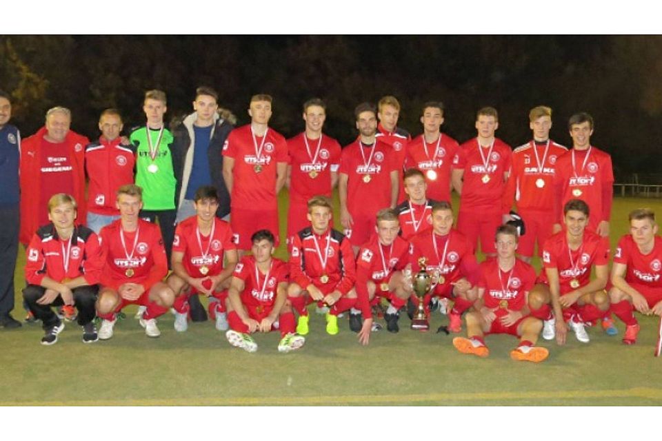Im vergangenen Jahr holte sich die U19 der Sportfreunde Siegen den Kreispokal-Titel bei den A-Junioren. Foto: jb