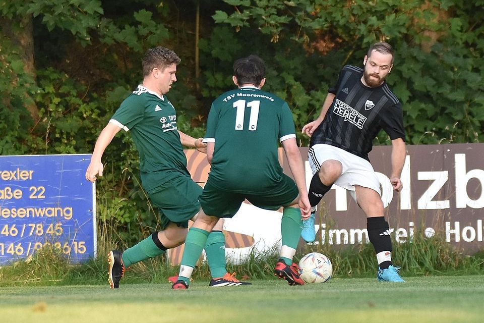 Der TSV Jesenwang (in Schwarz) gewann daheim gegen den TSV Moorenweis II (in Grün). Der TSV Jesenwang (in Schwarz) gewann daheim gegen den TSV Moorenweis II (in Grün).