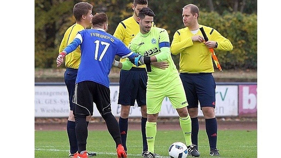 Orkun Zer (#17) hatte Riesenpech bei einer möglichen Chance zur Führung, während Schwanheims im Feld spielender Torhüter Fabio Begher Vollstreckerqualitäten bewies. Archivfoto: Parker.