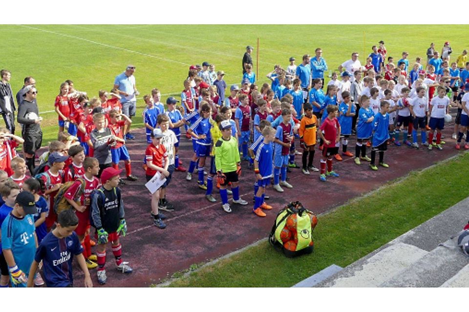 Großer Auflauf: 16 Teams aus 11 Grundschulen nahmen an der Kreismeisterschaft teil. Andreas Leder