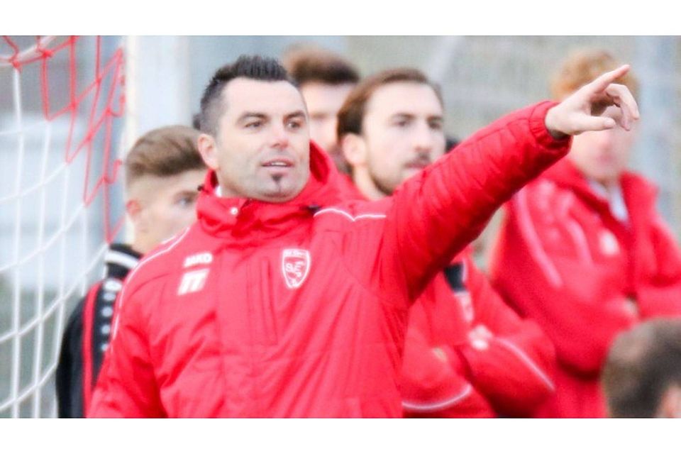 Trainer Dinko Radojevic empfängt mit dem SV Ebersbach morgen den TSV Bad Boll. In Heiningen steigt heute ein weiteres Derby: Die Staren empfangen den TSV Weilheim.   Cornelius Nickisch