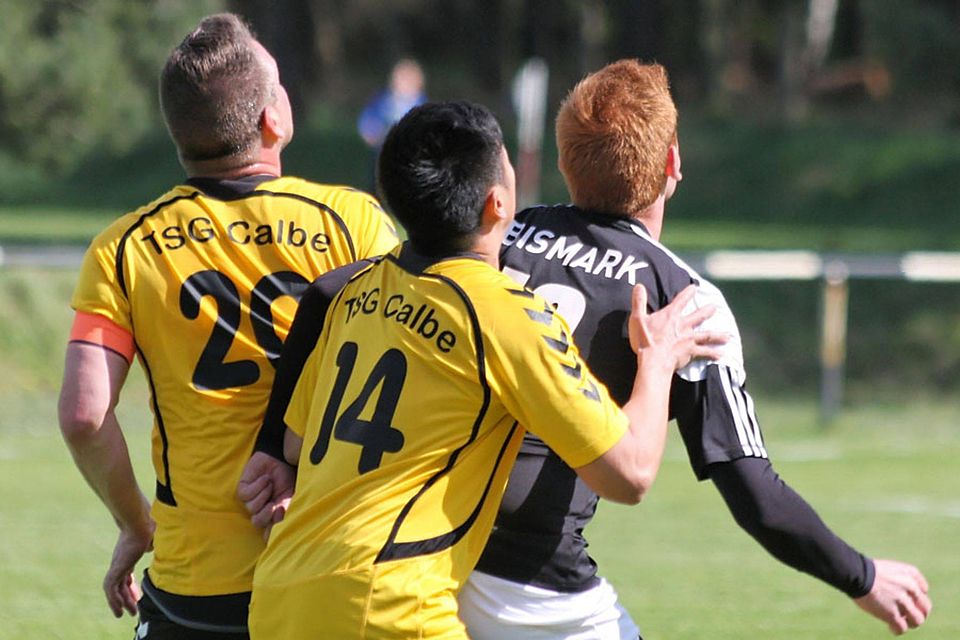 Calbe (in gelb) ist mit Neu-Trainer Marco Fiedler wieder in der Spur   F: Ralf Motejat