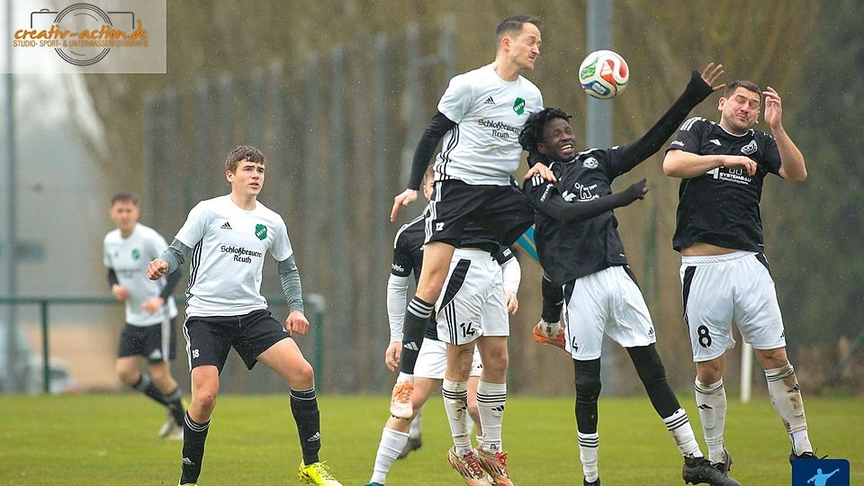 Der VfB Rothenstadt (schwarzes Trikot) wird in der im Juli beginnenden Kreisliga-Saison in der Südstaffel an den Start gehen.