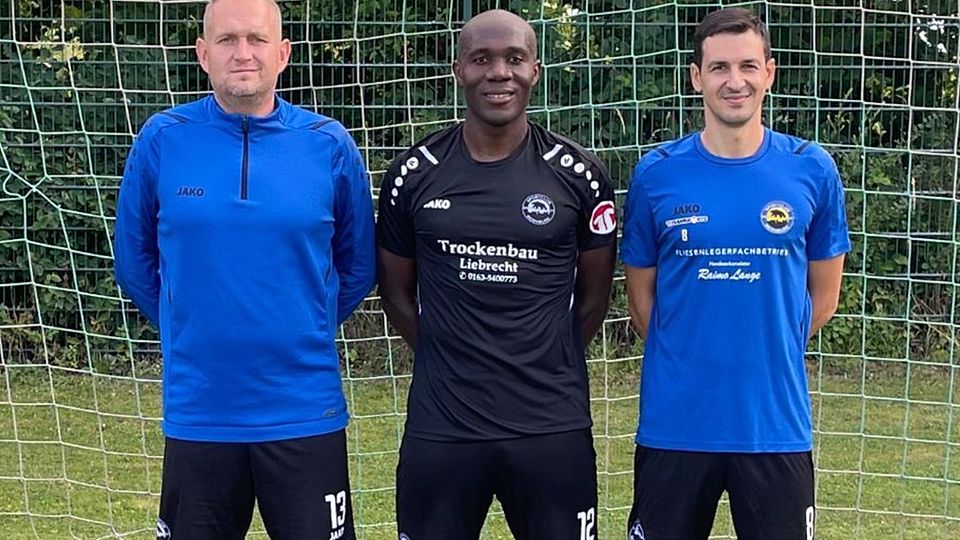Beim SC Bernburg ist Christian Chidera (Mitte) wiedervereint mit Lucian Mihu (r.) und Thomas Schmidt.