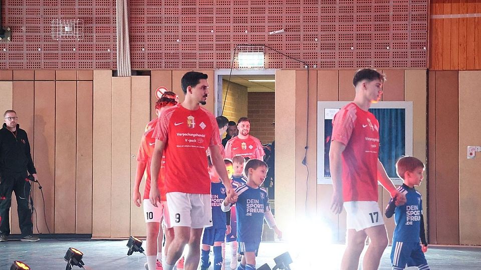 Bei der Neusser Hallenkreismeisterschaft stehen die Amateurkicker wieder im Rampenlicht.