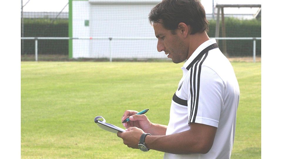 Nelson Rodrigues steht mit Hassia Bingen vor dem Aufstieg in die Fußball-Verbandsliga. Verein und Trainerteam wollen die erfolgreiche Zusammenarbeit dort fortsetzen.	Foto: Mario Luge