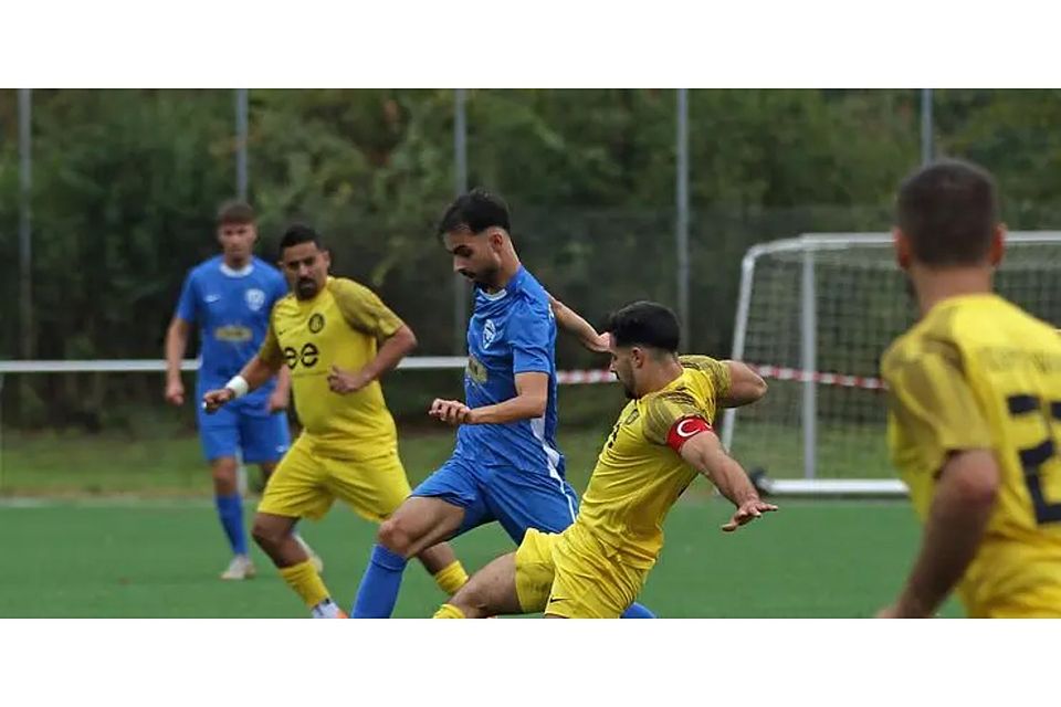 U trusigiga egildi, chiroyli B Spears bilan jinsiy aloqa