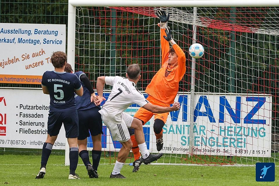 Ronsbergs Keeper Florian Hummel war machtlos, Daniel Tobler (7) hatte Woringen ganz früh in Führung geköpft.
