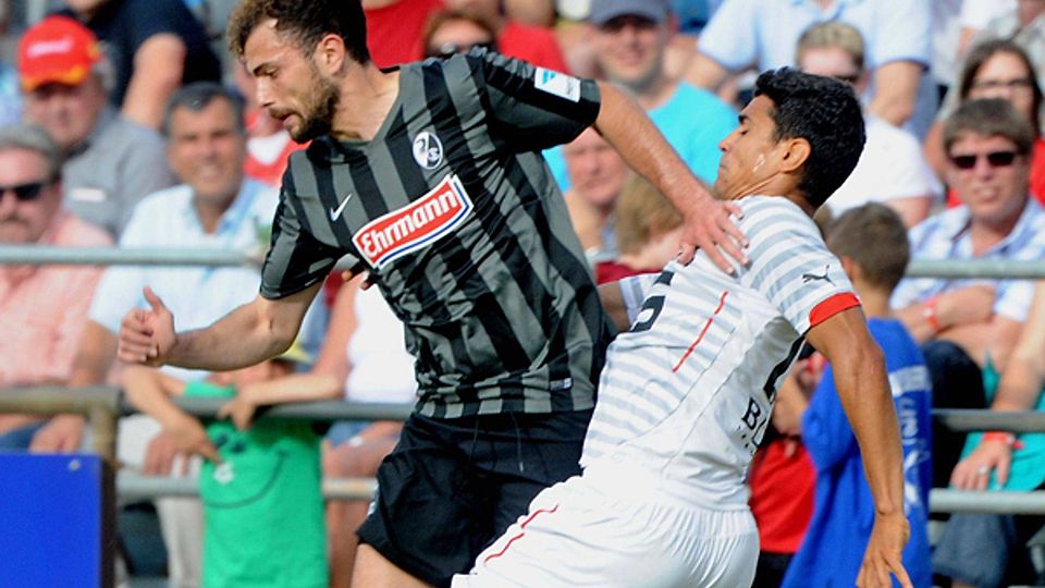 Im Angriff gegen Stade Rennes allein auf weiter Flur: SC-Stürmer Admir Mehmedi (links)  | Foto: Schön