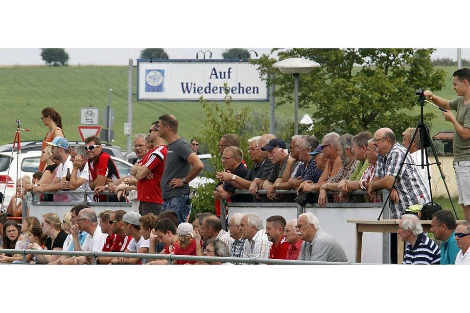 Manchmal meckert einer: Zuschauer in Kalchreuth. F: Eduard Weigert