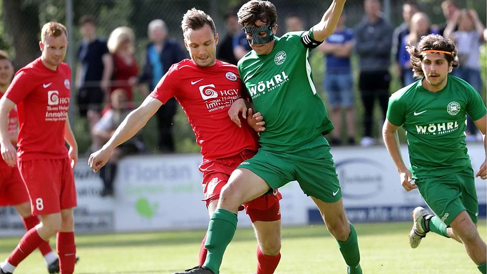 Der Mann mit der Maske: Fabian Radlmaier markierte stellte einmal mehr seine Wichtigkeit für das Team unter Beweis. Rechts beobachtet Noah Staudt seinen Kapitän.