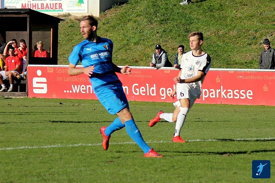 Jan Hosek (li.) bleibt über den Sommer hinaus beim 1.FC Bad Kötzting 