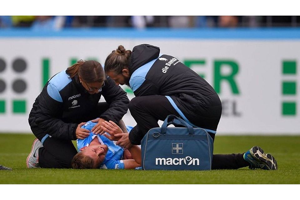 Nicholas Andermatt wird behandelt, kann aber gegen Bayern II nicht mehr weiterspielen. Foto: mis