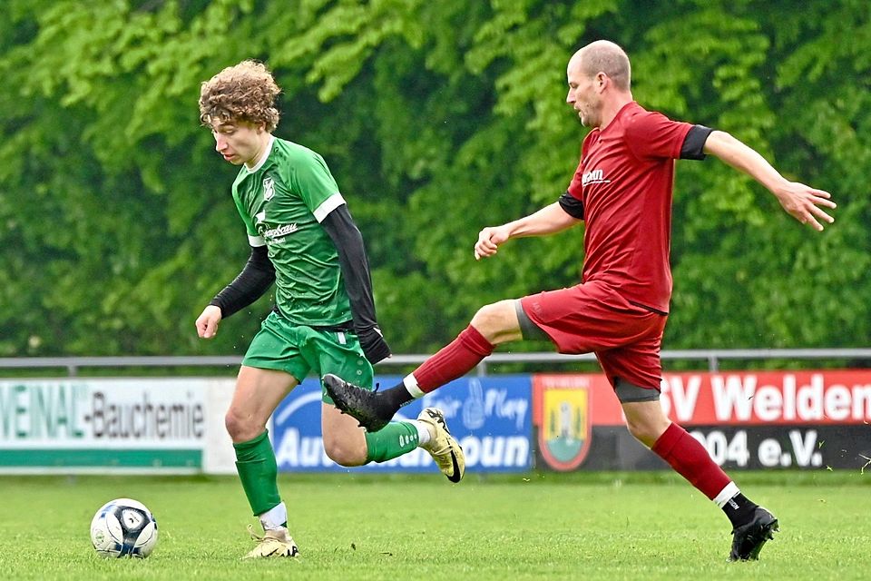Lorenz Helmschrott (links) und der TSV Zusmarshausen setzten beim TSV Welden (rechts Robin Schäfer) mit 5:0 durch.