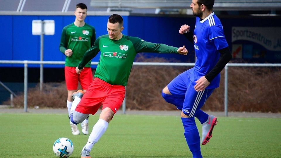 Mittelfeldmotor Alexander Ungemach (l.) lässt seine Karriere fortan in der Ü32 ausklingen. 