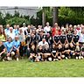Die Titelträger der Juniorenteams im Garten der Sportschule Oberwerth beim vierten „Tag der Meister“ des Fußballverbandes Rheinland.