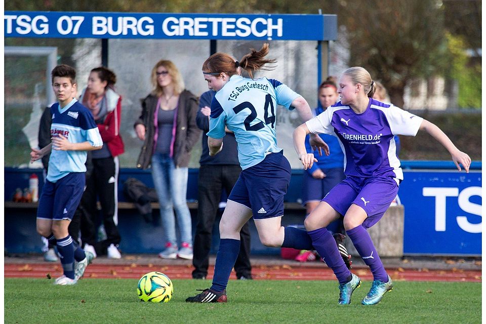 Szene aus dem Spiel TSG 07 Burg Gretesch - TV Jahn Delmenhorst F: Jörn Martens / Neue Osnabrücker Zeitung