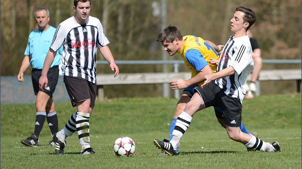 Der Tabellenzweite Steinsberg (weiss) bringt die Konkurrenz ins Wanken.F: Schneider