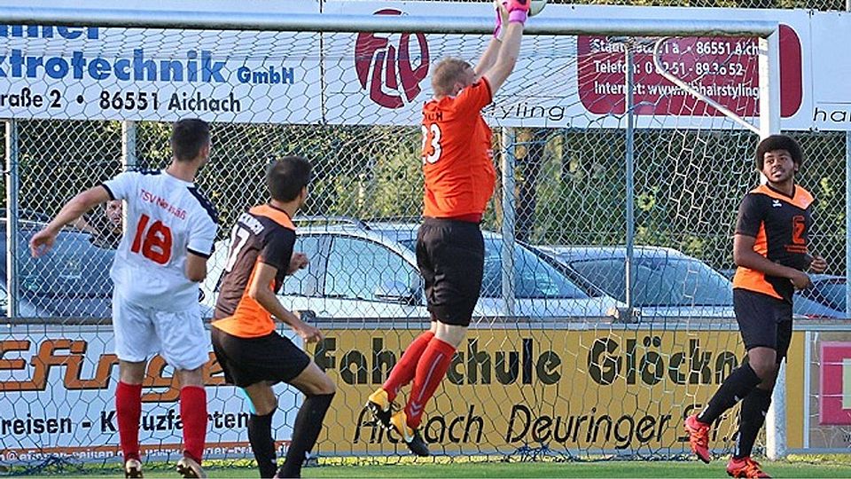 Der VfL Ecknach um Torhüter David Selig steht vor einer schwierigen Saison. Nach dem sensationellen Premierenjahr in der Bezirksliga geht es für das Trainerduo Daniel Framberger/Jan Plesner in erster Linie um den Klassenerhalt.  Foto: Sarina Schäffer