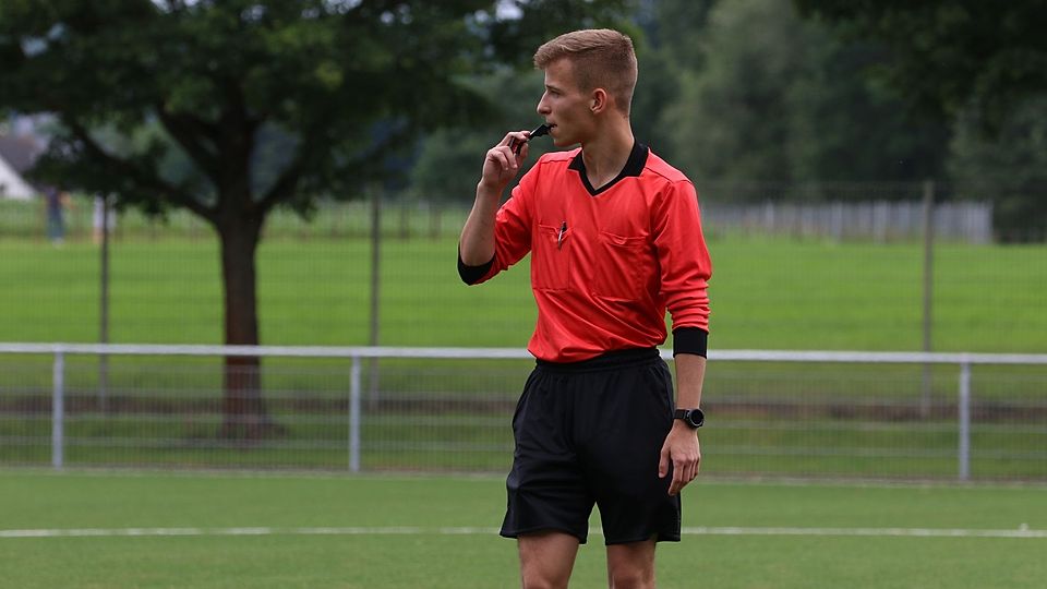 Pascal Grabowski aus Mechernich pfeifft zukünftig in der Bezirksliga