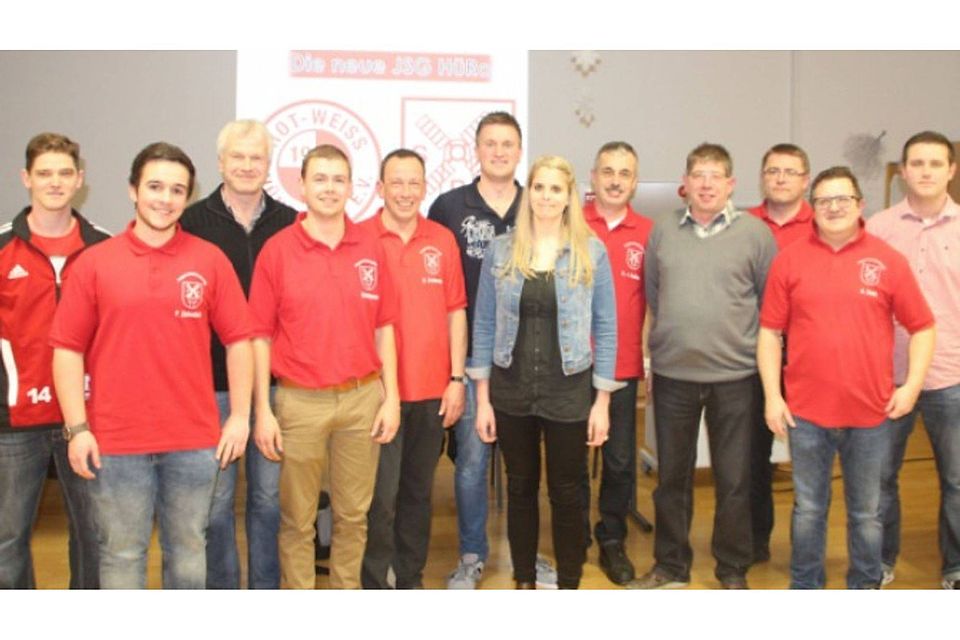 Die Jugendvorstände von Rot-Weiß Hünsborn und dem SV Rothemühle freuen sich schon auf die kommende Saison. Foto: Verein