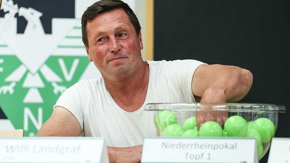 Will Landgraf zog in der Sportschule Wedau alle 96 Lose.