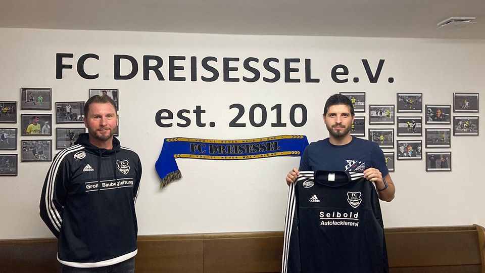 Willi Sitter (li.) und Mario Raab sind das neue Trainerduo des FC Dreisessel 