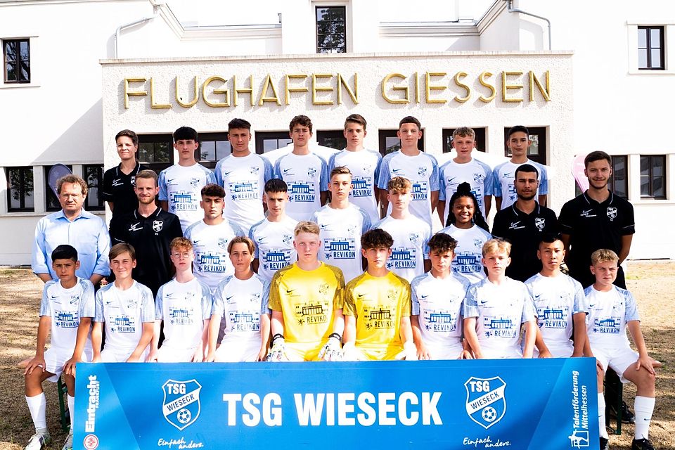 Wiesecks U15, im Bild Daniel Beitlich (Geschäftsführer Revikon, mittlere Reihe 1. links). 