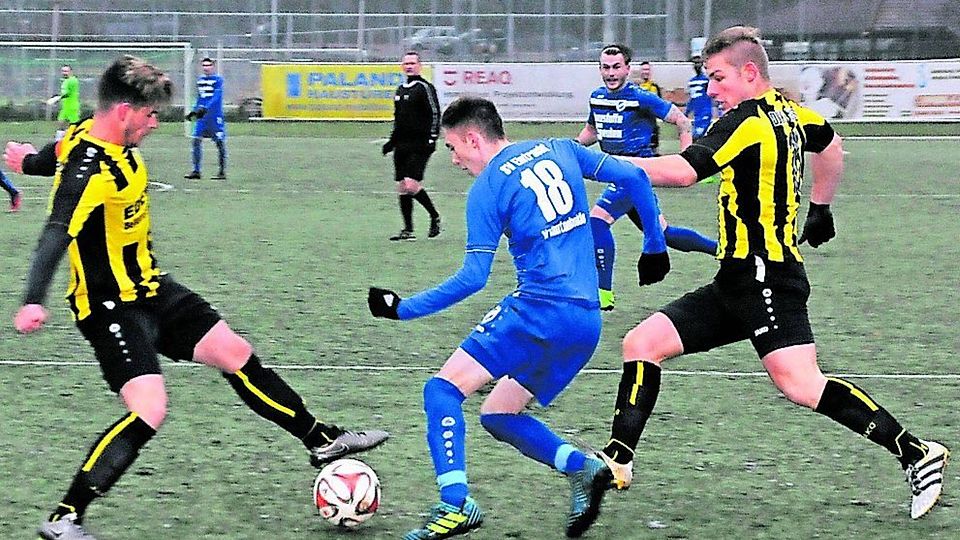 Die Jugend-Mannschaften der beiden Clubs werden künftig in einer eigenen Trikotfarbe auflaufen und nicht– wie hier in der gemeinsamen Bezirksliga-Saison 2017/18 - in Schwarz-Gelb und Blau-Weiß.