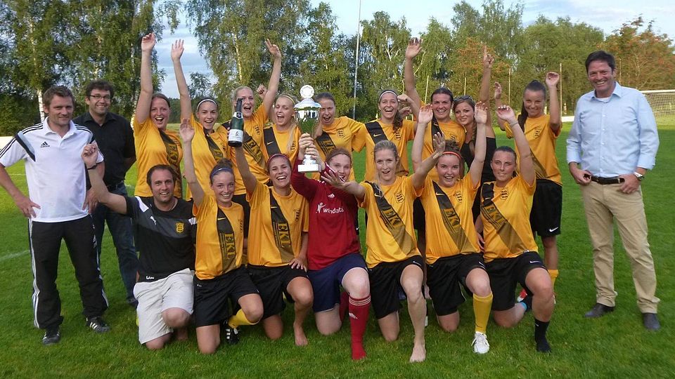 Die Fußball-Frauen des SC Unterzeil-Reichenhofen haben den Schussenpokal 2016 gewonnen. privat