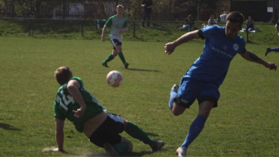Tobias Bombach (Nummer 14) und seine Jungs von der zweiten Mannschaft der BSG Chemie Leipzig wussten gegen den SV Tapfer 06 beim 4:0-Erfolg zu überzeugen. F: Laura Franz
