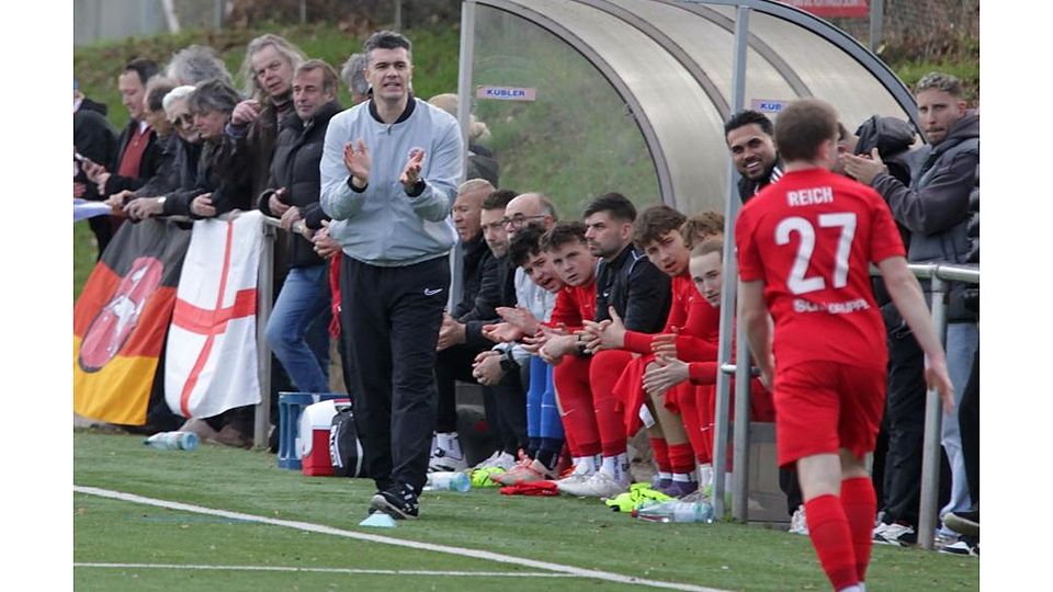 Die Pfeddersheimer um Trainer Pietro Berrafato (links) treffen auf einem ihrem Coach bestens bekannten Gegner. Mit der Nummer 27 auf dem Spielfeld: Artur Reich. 	Foto: Axel Schmitz/pakalski-press - Archiv 