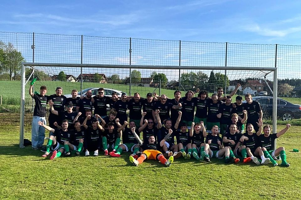Die Zweite vom ATSV Kirchseeon machte diese Saison einen auf Bayer Leverkusen 2023/24 und beendete die B-Klassen-Saison ohne einzige Niederlage.