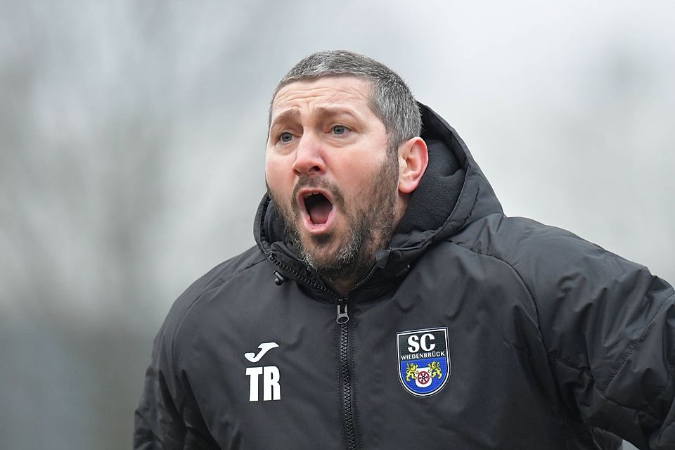 Musste eine Niederlage seines Teams zum Auftakt nach der Winterpause mit ansehen: Wiedenbrück-Coach Sascha Mölders.