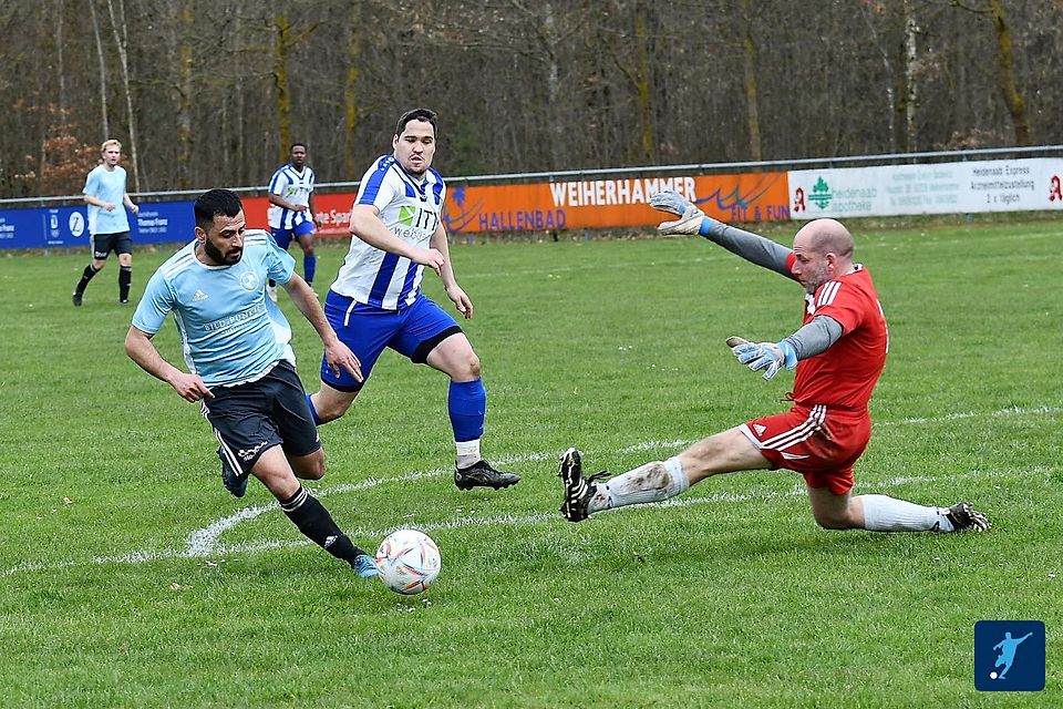 Mit dem 3:0 gegen Kemnath unterstrich der FC Kaltenbrunn (in Blau-Weiss) seine Ambitionen auf den Relegationsplatz 2.