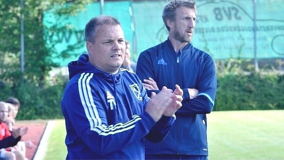 TVD-Coach Tobias Lindner (links mit Trainerkollege Wolfgang Buck): "Wir müssen kompakt stehen" Foto (Archiv): Holom